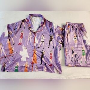 Brand new with tags Ladies size XXXL silky Taylor Swift pajamas